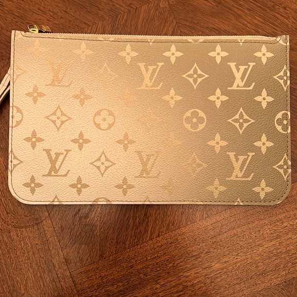 Limited edition 2022 Spring in the City Neverfull Pouchette in Sunset Kakhi SOLD - Picture 2 of 9